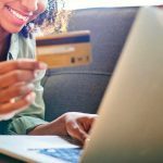 30-05-23_agx_blog_08-Vendas-Online--5-fatores-que-influenciam-na-decisão-de-compra-do-cliente